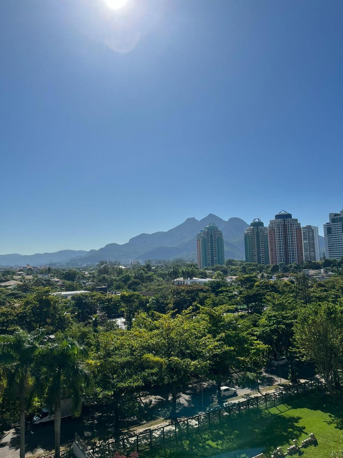 Apartamento Cobertura Incrivel, Silenciosa E Familiar Com Sala Ampla, Cozinha Americana, 3 Quartos, Area Gourmet, Terraco Aberto Com Churrasqueira E Jacuzzi Na Praia Da Barra Da Tijuca - Rio De Janeiro - Apto Inteiro So Pra Voce