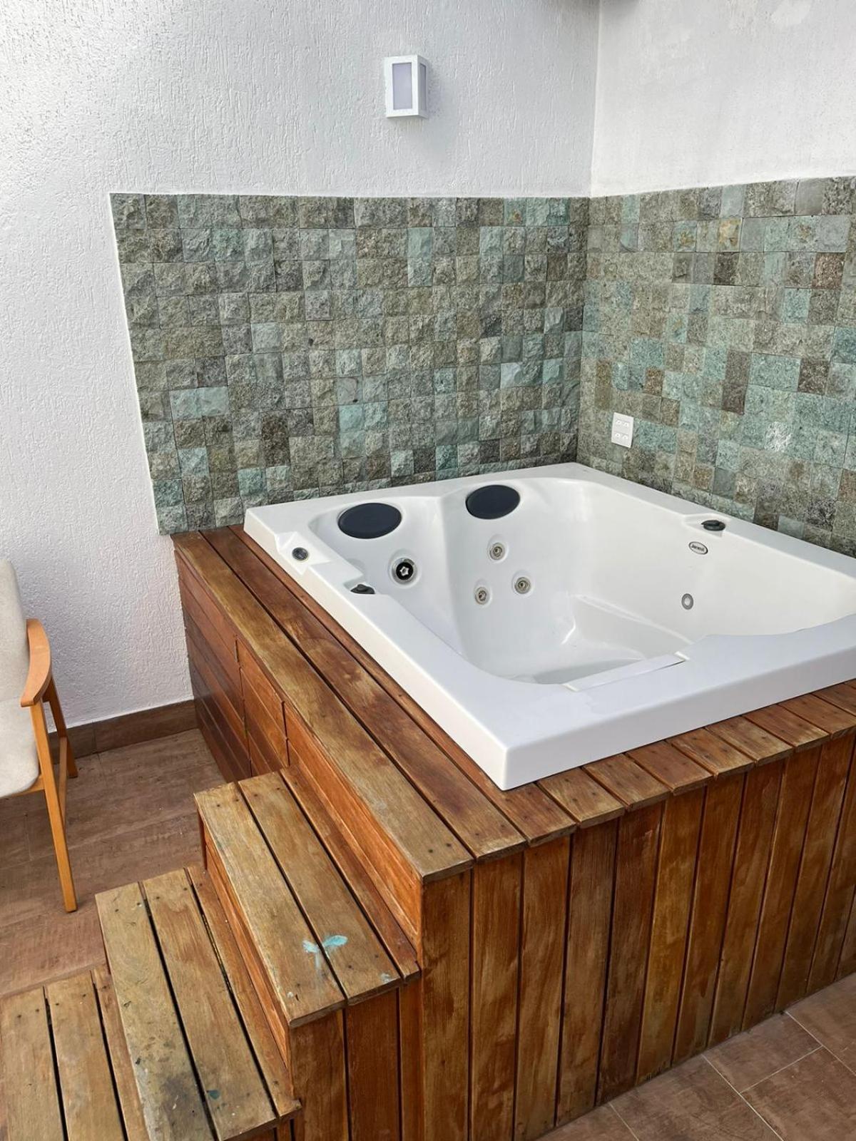Cobertura Incrivel, Silenciosa E Familiar Com Sala Ampla, Cozinha Americana, 3 Quartos, Area Gourmet, Terraco Aberto Com Churrasqueira E Jacuzzi Na Praia Da Barra Da Tijuca - Rio De Janeiro - Apto Inteiro So Pra Voce *