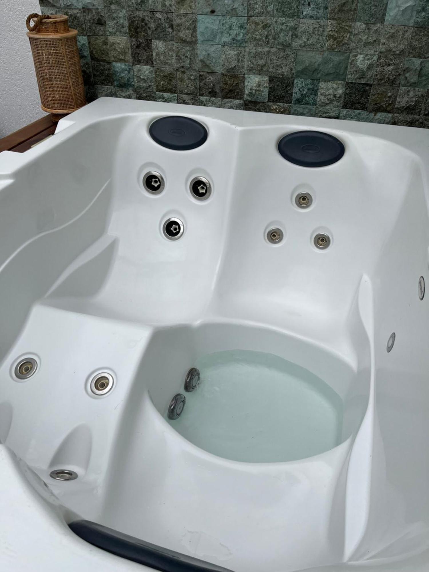 Apartamento Cobertura Incrivel, Silenciosa E Familiar Com Sala Ampla, Cozinha Americana, 3 Quartos, Area Gourmet, Terraco Aberto Com Churrasqueira E Jacuzzi Na Praia Da Barra Da Tijuca - Rio De Janeiro - Apto Inteiro So Pra Voce Rio de Janeiro