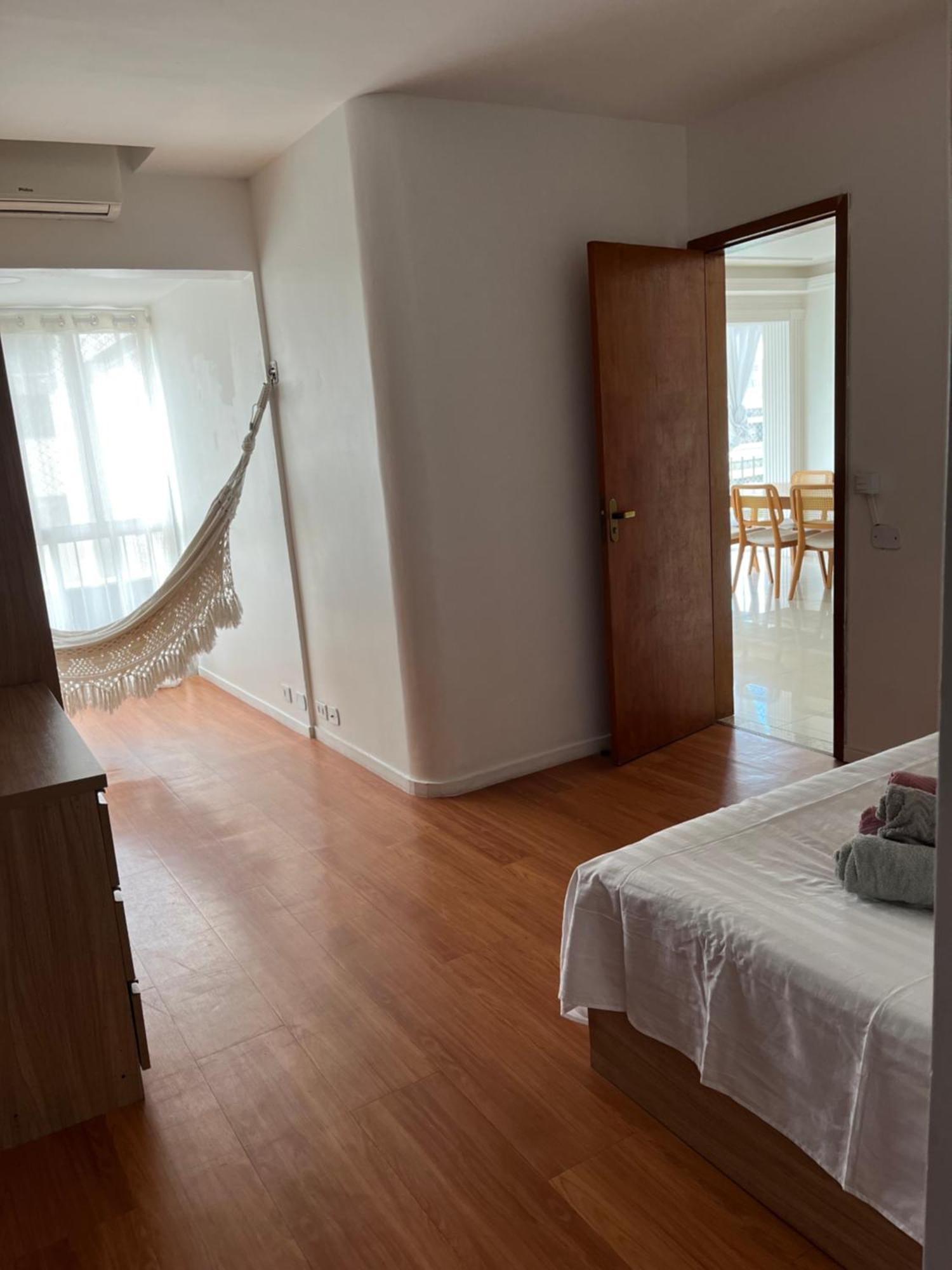 Apartamento Cobertura Incrivel, Silenciosa E Familiar Com Sala Ampla, Cozinha Americana, 3 Quartos, Area Gourmet, Terraco Aberto Com Churrasqueira E Jacuzzi Na Praia Da Barra Da Tijuca - Rio De Janeiro - Apto Inteiro So Pra Voce *