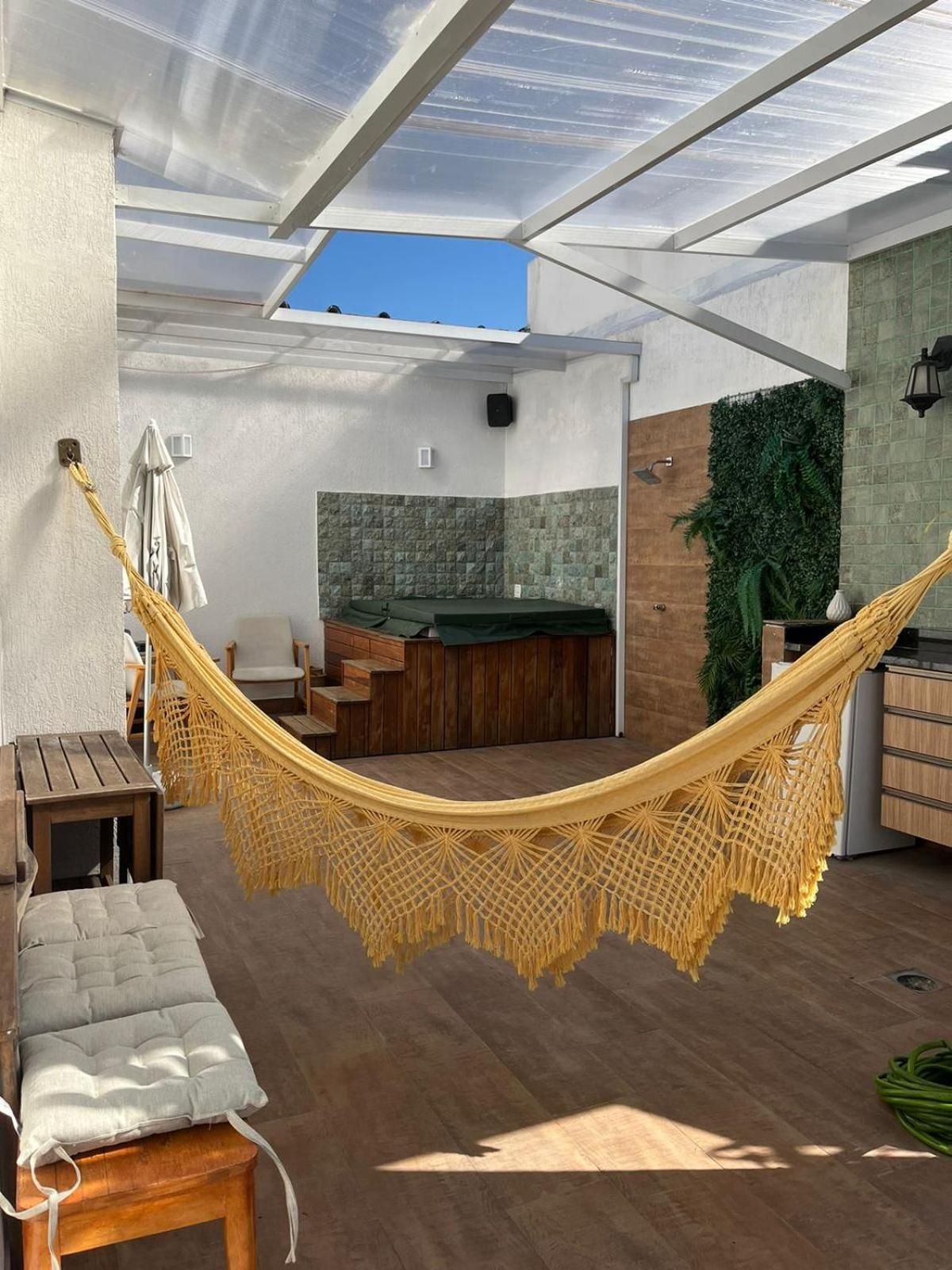 Apartamento Cobertura Incrivel, Silenciosa E Familiar Com Sala Ampla, Cozinha Americana, 3 Quartos, Area Gourmet, Terraco Aberto Com Churrasqueira E Jacuzzi Na Praia Da Barra Da Tijuca - Rio De Janeiro - Apto Inteiro So Pra Voce
