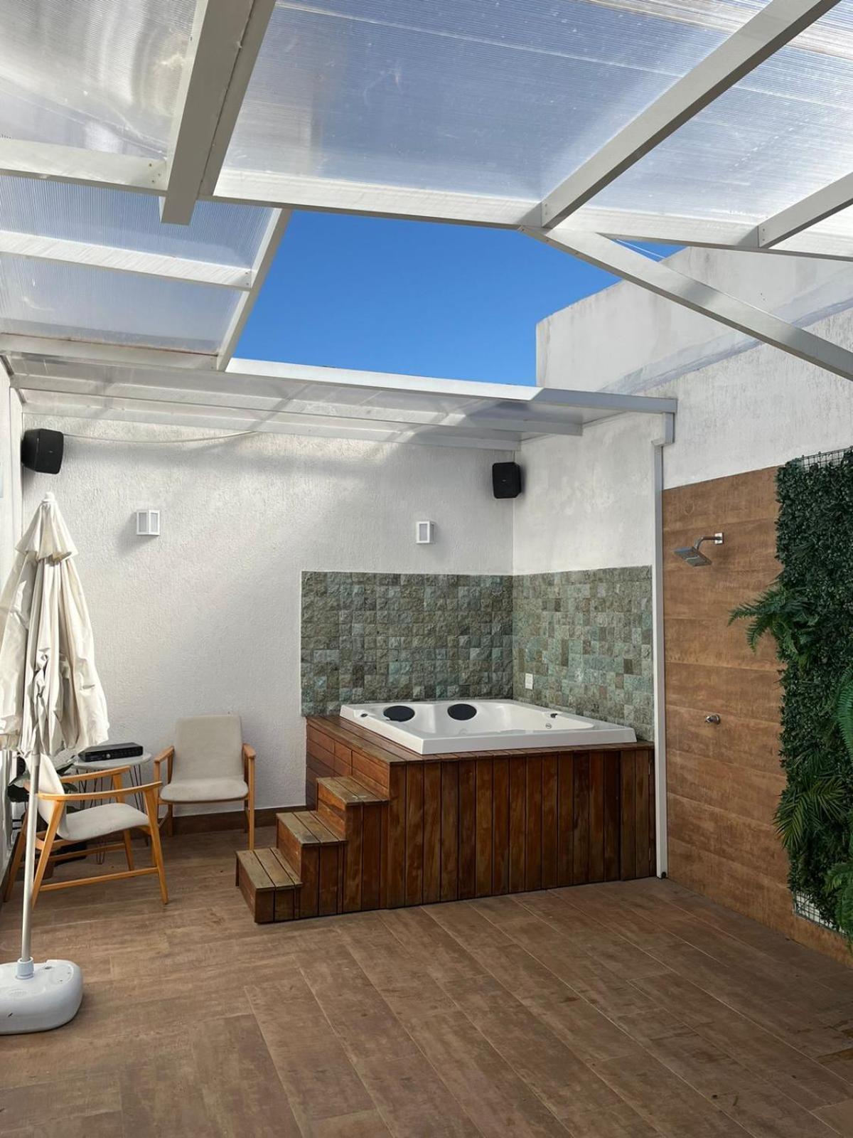Cobertura Incrivel, Silenciosa E Familiar Com Sala Ampla, Cozinha Americana, 3 Quartos, Area Gourmet, Terraco Aberto Com Churrasqueira E Jacuzzi Na Praia Da Barra Da Tijuca - Rio De Janeiro - Apto Inteiro So Pra Voce Rio de Janeiro