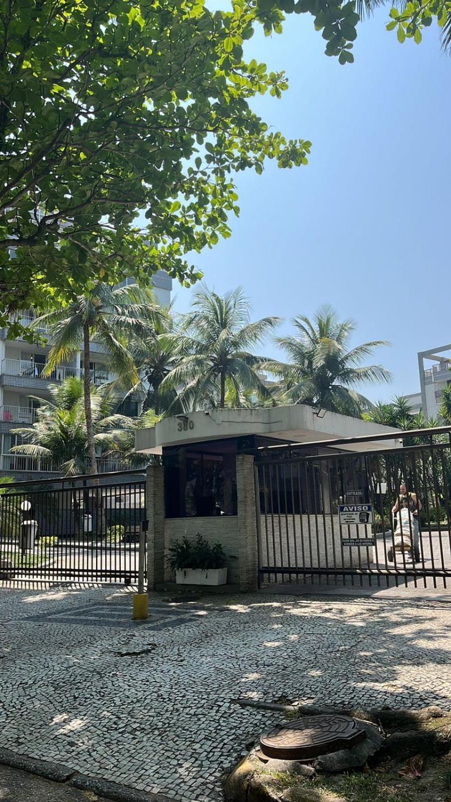 Cobertura Incrivel, Silenciosa E Familiar Com Sala Ampla, Cozinha Americana, 3 Quartos, Area Gourmet, Terraco Aberto Com Churrasqueira E Jacuzzi Na Praia Da Barra Da Tijuca - Rio De Janeiro - Apto Inteiro So Pra Voce *