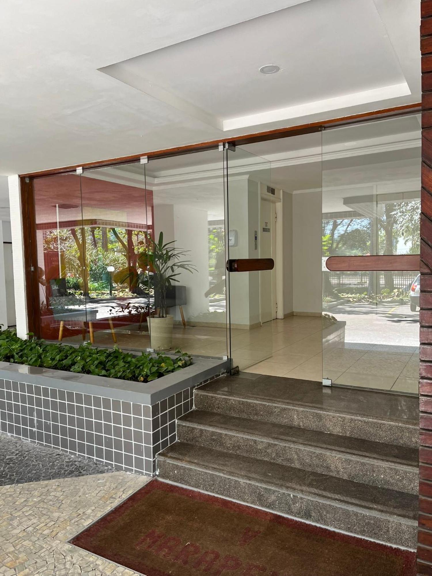 Cobertura Incrivel, Silenciosa E Familiar Com Sala Ampla, Cozinha Americana, 3 Quartos, Area Gourmet, Terraco Aberto Com Churrasqueira E Jacuzzi Na Praia Da Barra Da Tijuca - Rio De Janeiro - Apto Inteiro So Pra Voce *