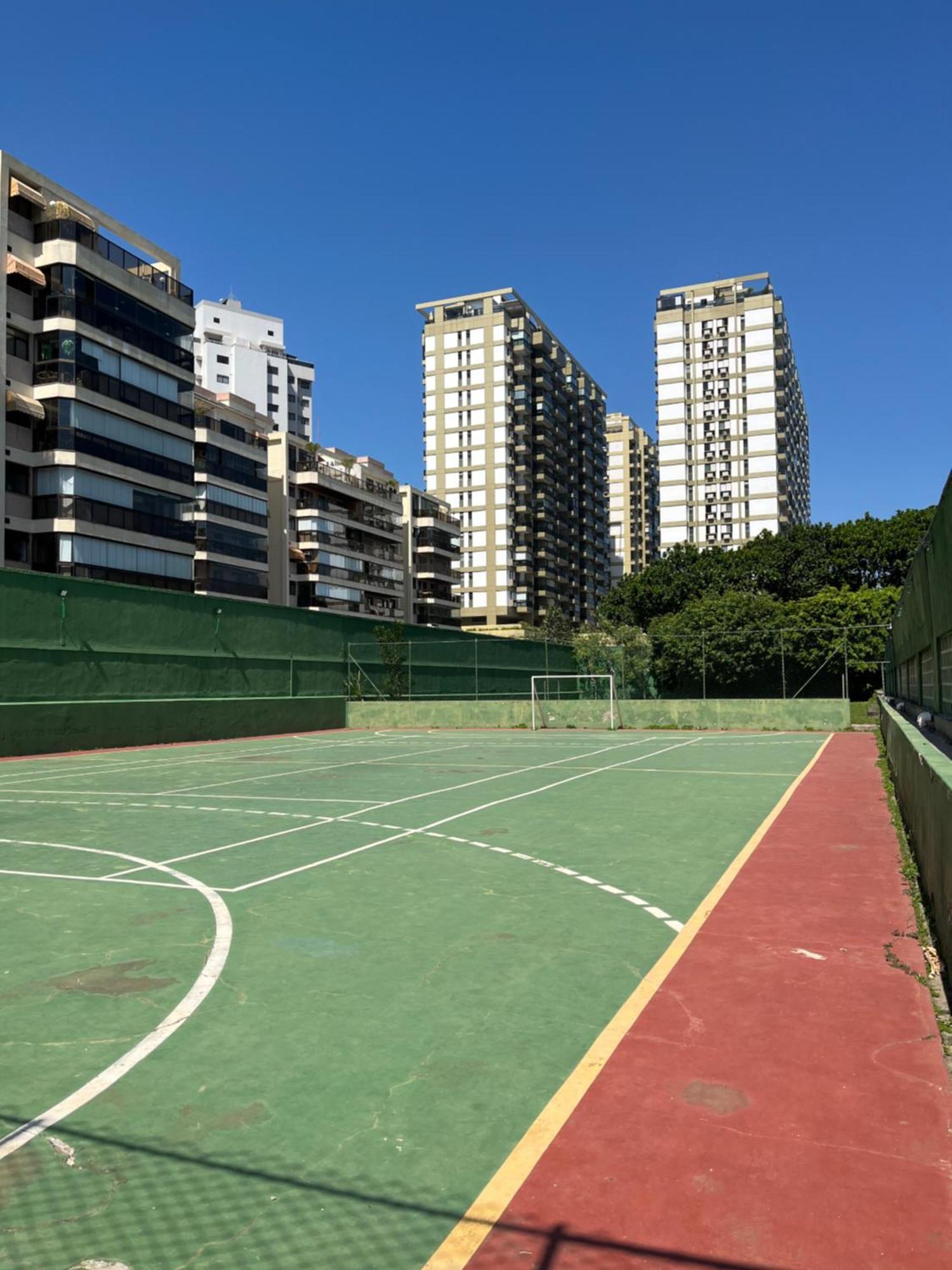 Apartamento Cobertura Incrivel, Silenciosa E Familiar Com Sala Ampla, Cozinha Americana, 3 Quartos, Area Gourmet, Terraco Aberto Com Churrasqueira E Jacuzzi Na Praia Da Barra Da Tijuca - Rio De Janeiro - Apto Inteiro So Pra Voce