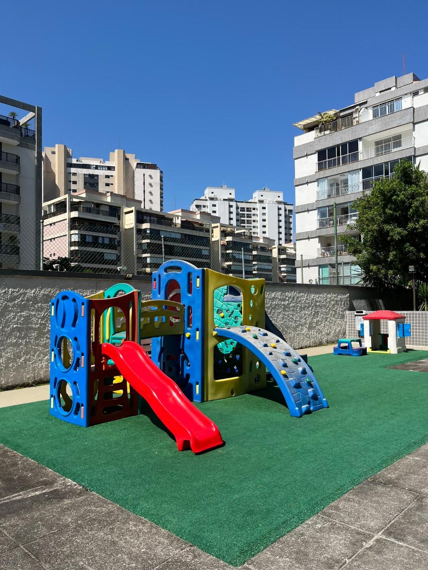 Cobertura Incrivel, Silenciosa E Familiar Com Sala Ampla, Cozinha Americana, 3 Quartos, Area Gourmet, Terraco Aberto Com Churrasqueira E Jacuzzi Na Praia Da Barra Da Tijuca - Rio De Janeiro - Apto Inteiro So Pra Voce Apartamento Rio de Janeiro